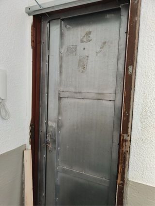 Puerta blindada antiokupas