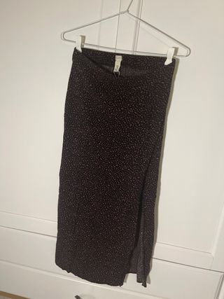 Falda larga negra con estampado rosa