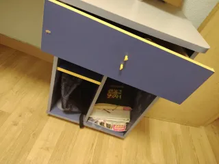 Escritorio infantil con cajón y estantes Barato