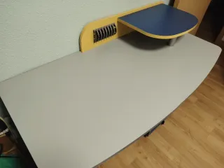 Escritorio infantil con cajón y estantes Barato