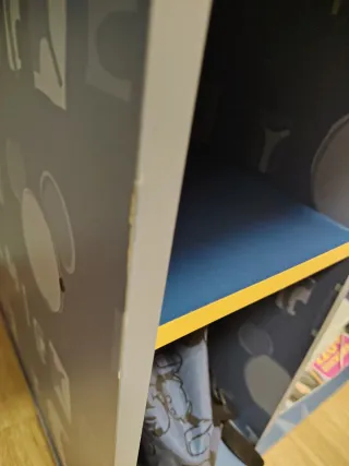 Escritorio infantil con cajón y estantes Barato