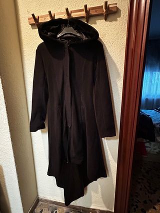 Abrigo largo con corsé trasero