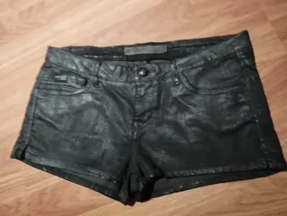 Pantalón corto negro brillo