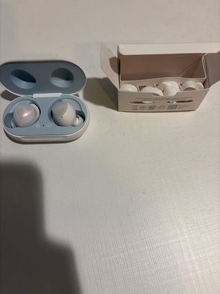 Samsung Galaxy Buds blancos