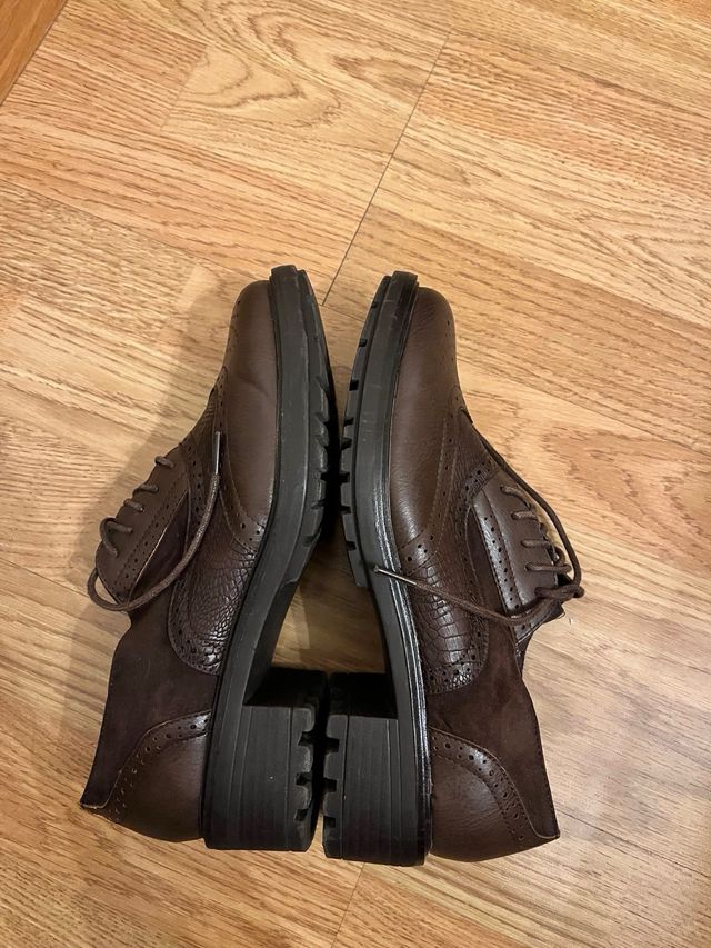 Zapatos marrones abotinados