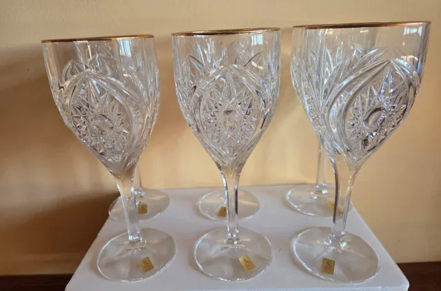 Copas de cristal con borde dorado