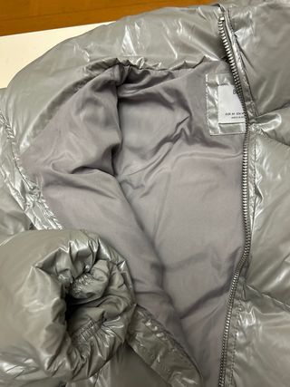 Cazadora acolchada gris joven