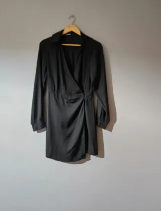 Vestido negro cruzado Desigual