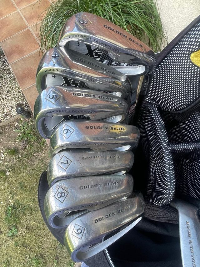 Bolsa de palos de golf completa.