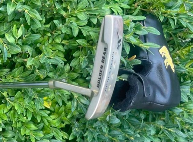 Bolsa de palos de golf completa.