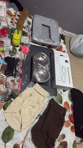 Lote Accesorios Mascotas: Cama, Juguetes, Comedero