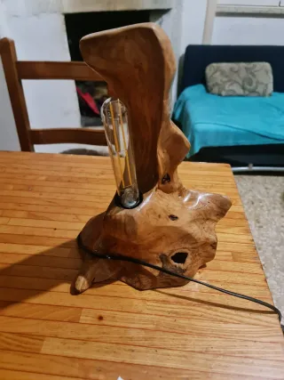 Lampada di design in legno