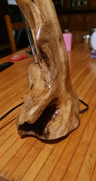 Lampada di design in legno