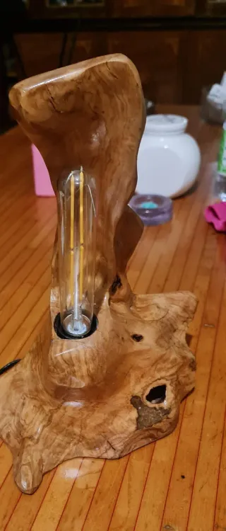 Lampada di design in legno