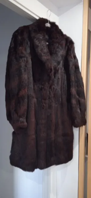 Abrigo vintage marrón cálido y ligero