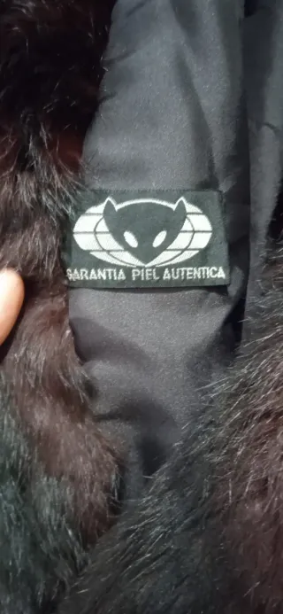 Abrigo vintage marrón cálido y ligero