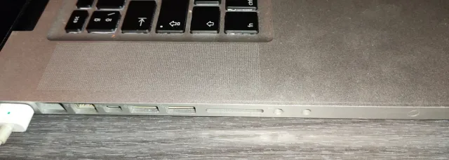 MacBook Pro 15 i7 16GB RAM 2TB SSD