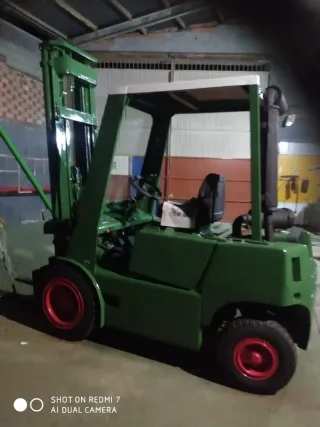 Carretilla elevadora verde