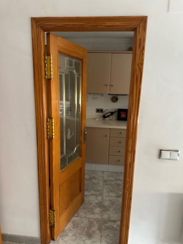 Puerta de madera de pino hay 9 puertas