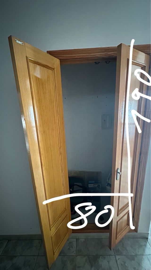 Puerta de madera de pino hay 9 puertas