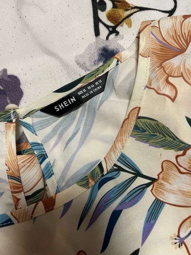 Blusa SHEIN floral