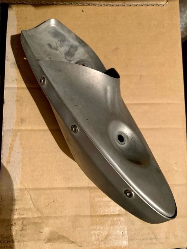 Embellecedor de escape para moto