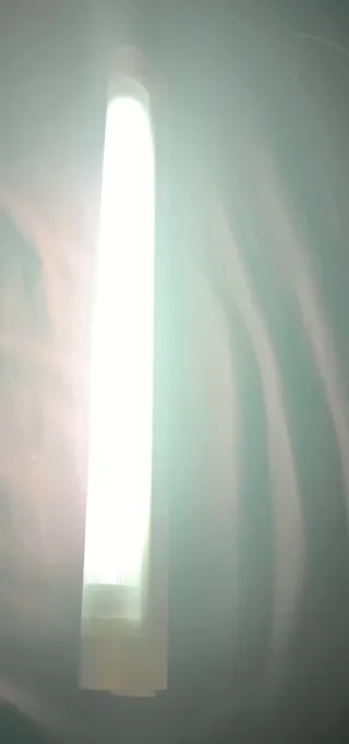 Lámpara LED Tubular Beige y Blanca Pecera.