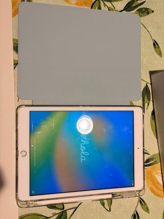 iPad 8ª Gen Rosa + Funda Azul + Apple Pencil