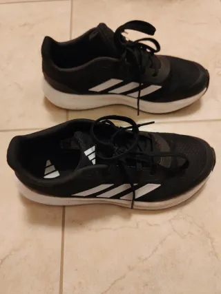 Scarpe Adidas nere e bianche