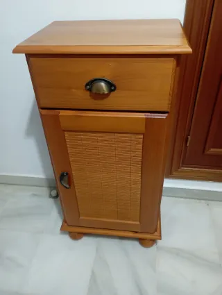 Mueble auxiliar madera de pino y bambú
