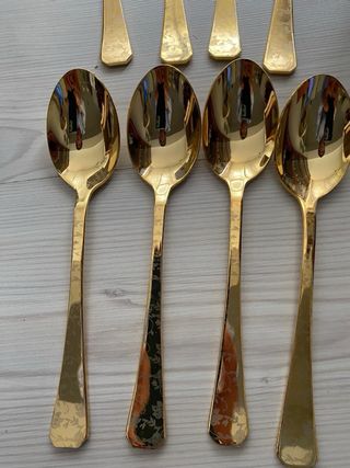 Cubertería dorada esmaltada 32 piezas