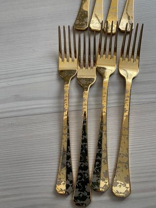 Cubertería dorada esmaltada 32 piezas