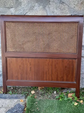 Cabecero madera y rejilla ratán