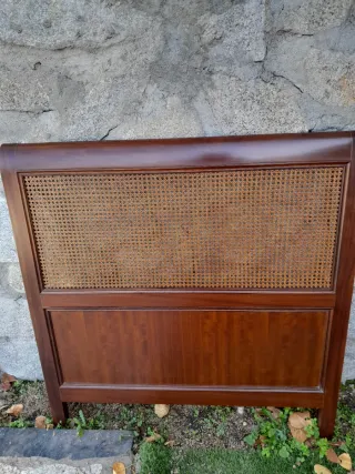 Cabecero madera y rejilla ratán