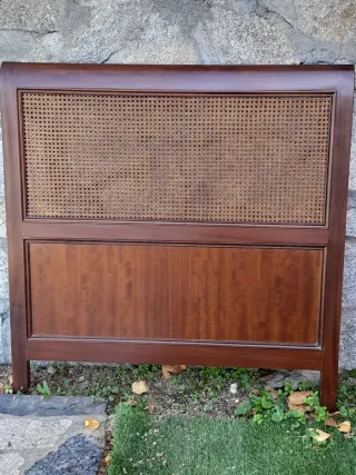 Cabecero madera y rejilla ratán