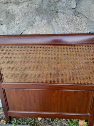 Cabecero madera y rejilla ratán