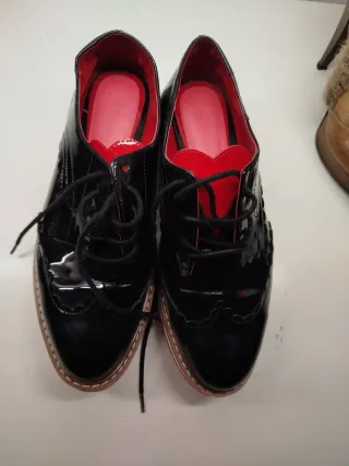 Zapatos Oxford charol mujer negros