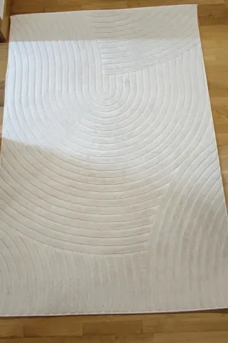 Alfombra beige con diseño de círculos