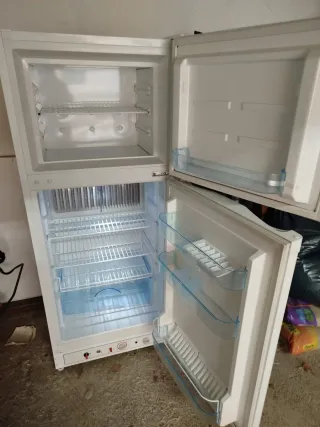 Frigorífico con congelador gas/eléctrico