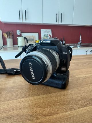 Canon EOS 400D + Objetivo 28-90mm + Grip
