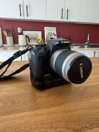 Canon EOS 400D + Objetivo 28-90mm + Grip
