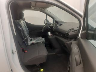 Peugeot Partner E-PARTNER STANDARD 800KG ELECTRICO BEV 100 KW 136CV 4P