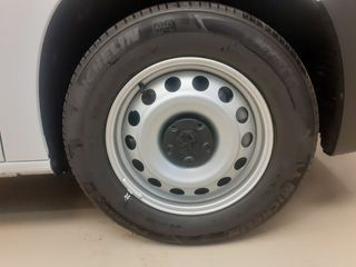 Peugeot Partner E-PARTNER STANDARD 800KG ELECTRICO BEV 100 KW 136CV 4P