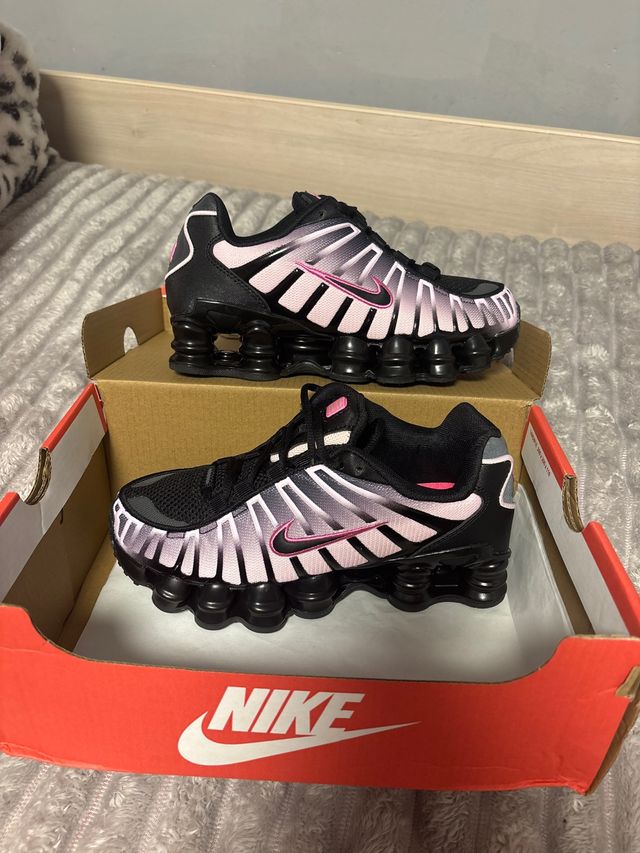 Zapatillas Nike Shox Negras y Rosas