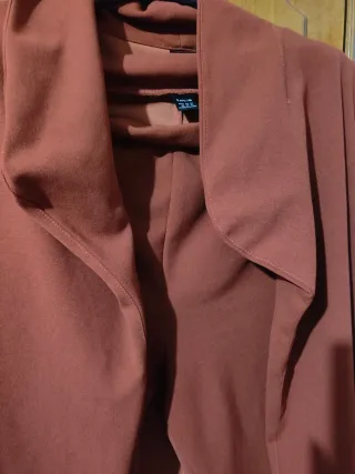 Traje de mujer color teja