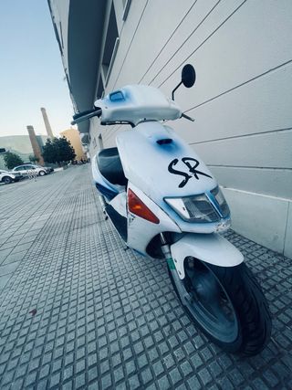 Moto Aprilia Racing Blanca