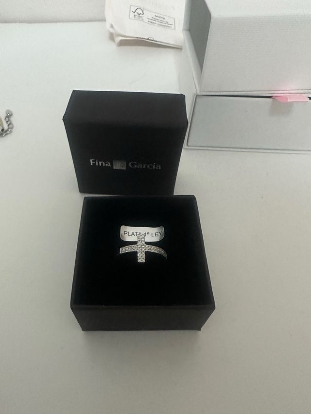 Anillo Fina Garcia Plata y Circonitas