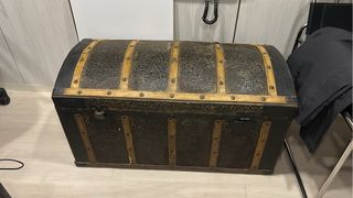 Baúl antiguo madera y chapa hierro