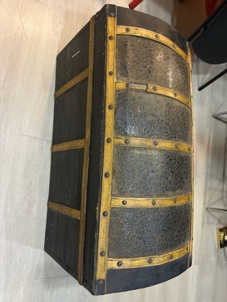 Baúl antiguo madera y chapa hierro