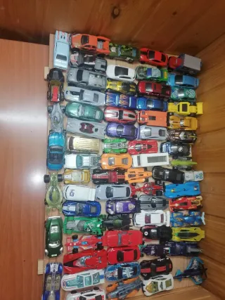 Coches Hot Wheels y similars hay 174 mini cotxes